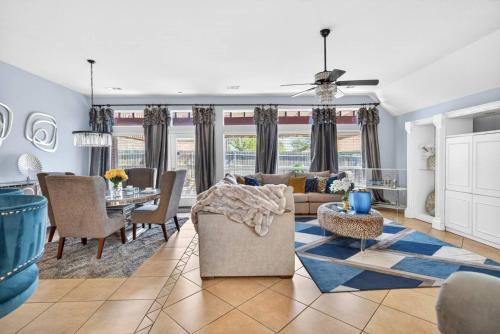 Large home Welcoming for Large Groups and Families in Cedar Hill