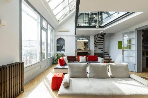 The Contemporary Atrium - main image
