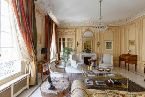 Royal by the Trocadéro - image 4
