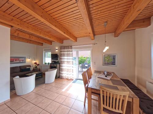 Premium-Ferienhaus Herbstprinz im Feriendorf Altes Land direkt an der Elbe in Hollern-Twielenfleth