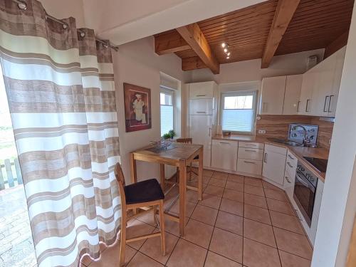 Premium-Ferienhaus Herbstprinz im Feriendorf Altes Land direkt an der Elbe in Hollern-Twielenfleth