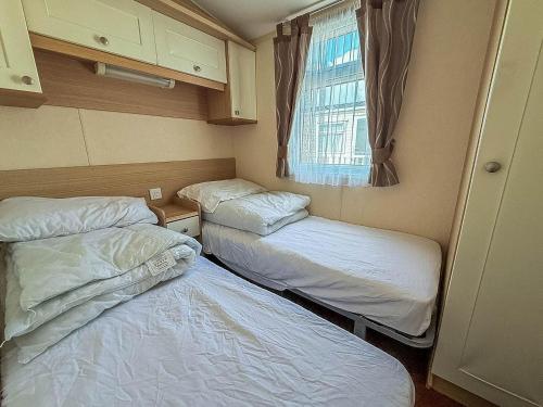 游乐场所, Stunning 6 Berth Caravan At Dovercourt Holiday Park, Essex Ref 44606O in 哈里奇