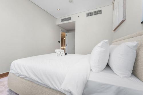 Free housekeeping visits during your stay - StayShort - Premium DIFC Urban Retreat - Stylish Studio Stay for 2 - image 13