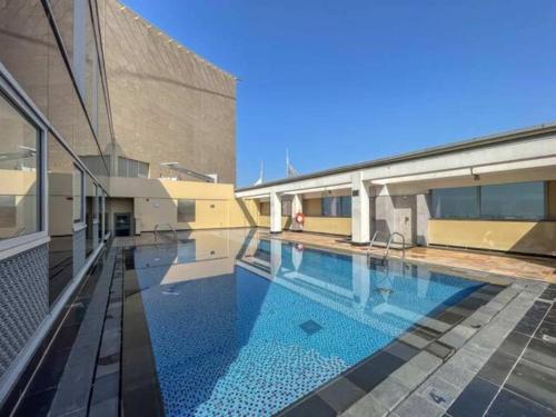 Free housekeeping visits during your stay - StayShort - Premium DIFC Urban Retreat - Stylish Studio Stay for 2 - image 4