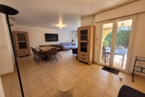 Bright house 300m from Fréjus beach