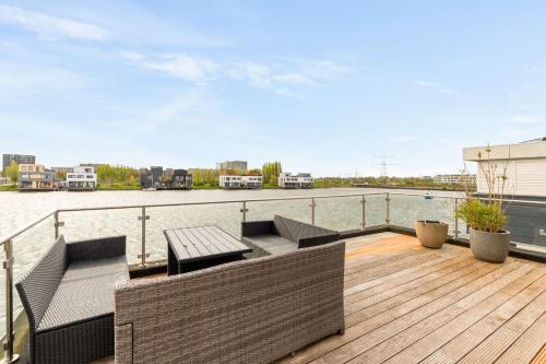 Luxurious 4-Room Water Villa in Amsterdam - image 8