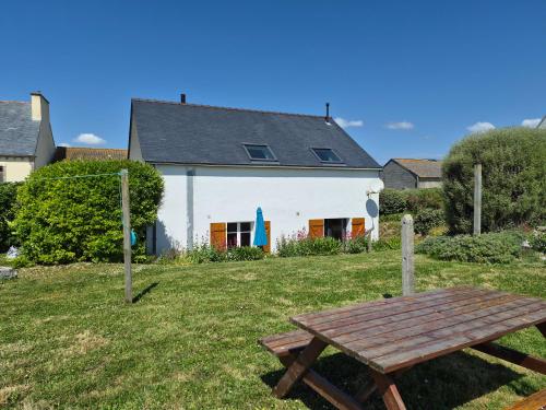 Viesnīcas āriene, Tipoz'Immo - Brise Marine 2 acces direct plage - vue mer du jardin - spot de surf - wifi inclus - li in Plogastel-Saint-Germain