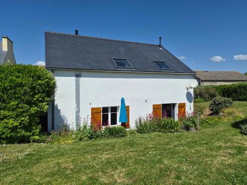 Viesnīcas āriene, Tipoz'Immo - Brise Marine 2 acces direct plage - vue mer du jardin - spot de surf - wifi inclus - li in Plogastel-Saint-Germain