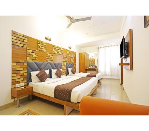 Royal with - Group Name Hotel Double R- comfort stay in Main Bazar New Delhi photo 2