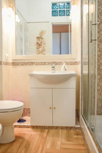 Three-Bedroom Townhouse image 8
