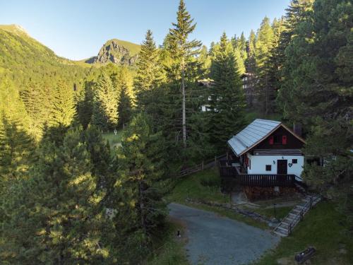 Viesnīcas āriene, Sechszirbenhütte am Falkert 1700 m (Sechszirbenhutte am Falkert 1700 m) in Falkert