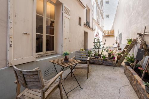 Vintage 2BD Apartment with Patio in Montmartre - image 27