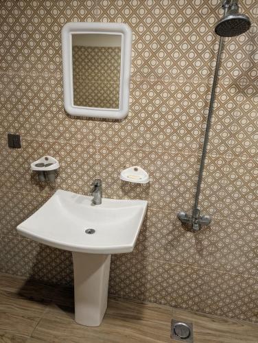 Fully furnished paying guest accommodation - image 2