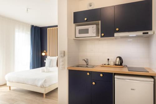 Kitchen, ibis Styles Paris Pont d'Ivry in Ivry-sur-Seine