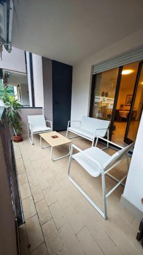 Large apartment with terrace and parking