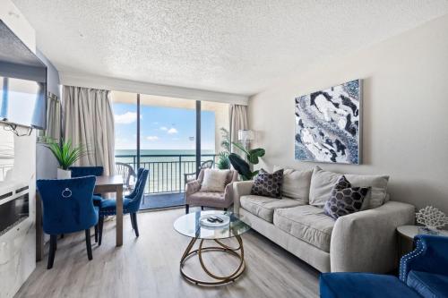 Oceanfront Condo with Resort Pools – khách sạn tại Khac