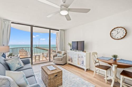 Oceanfront Condo with Resort Pools and Hot tub – khách sạn tại Myrtle Beach