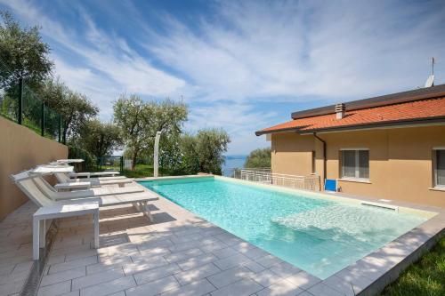 Villa Malù - APT Luisa Piscina e vista lago