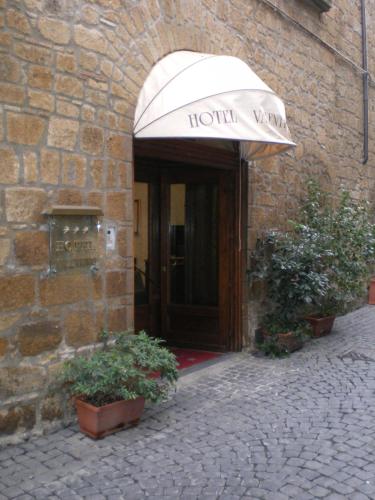 Hotel Valentino Centro Storico - image 3