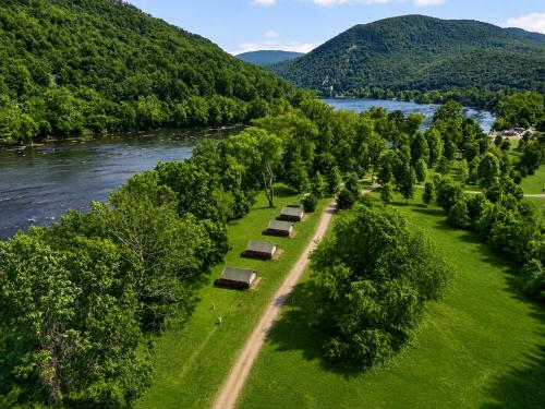 Luxury Safari Tent on the New River in Pembroke (VA)