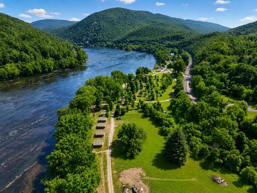 Luxury Safari Tent on the New River in Pembroke (VA)