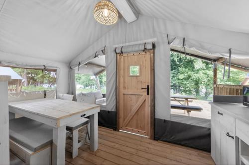 New River Safari Tent Getaway in Pembroke (VA)