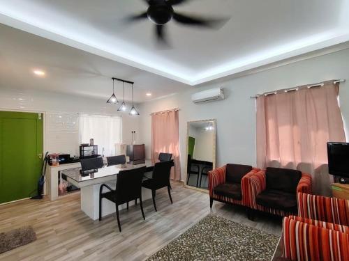 KEBUNPURI - STUDIO HOUSE 2rooms 1 btrooms HOMESTAY KEBUN KOMPAK MERLIMAU PASIR – khách sạn tại Merlimau