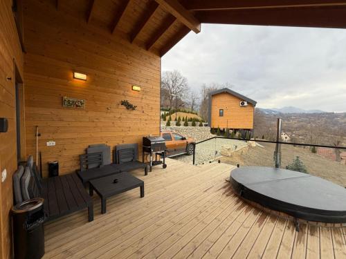 Royal Hill-Queen Chalet -Bran, Mountain View and Hot Tub – khách sạn tại Sohodol