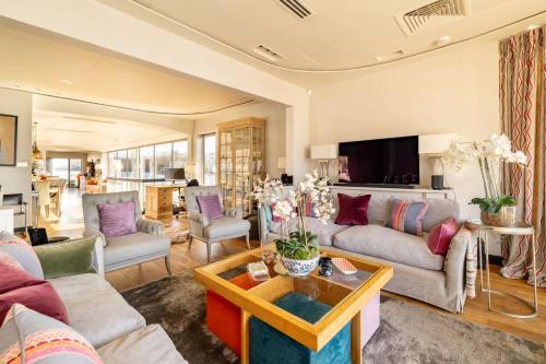 Thamesside Living 3 Bedroom Boathouse - image 6