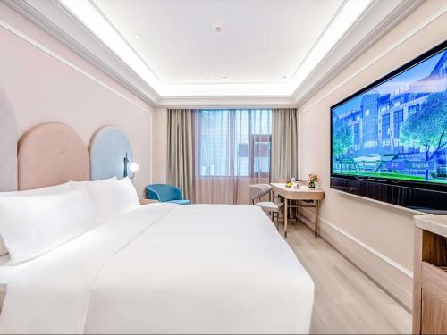 Mercure Chongqing Jiefangbei Hongya Cave in Чунцин