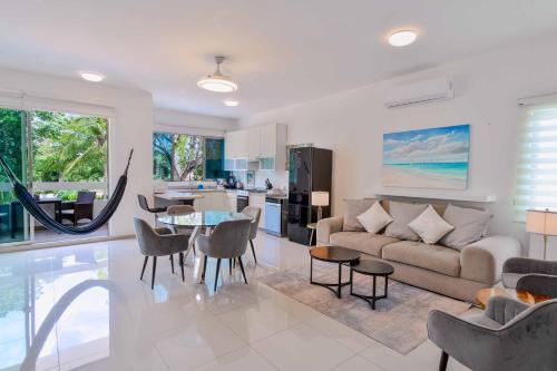 3 Bedroom Holiday Home with Rooftop on luxury neighborhood - fits 8