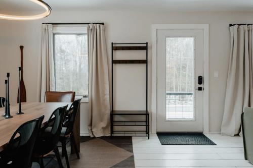Stonebridge Hideaway - Enchanting 3 Bedroom Cabin in Kenoza Lake (NY)