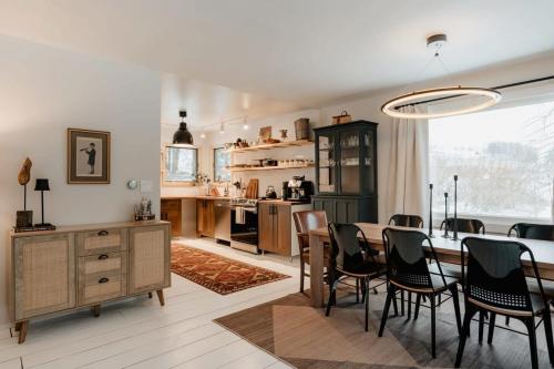 Stonebridge Hideaway - Enchanting 3 Bedroom Cabin in Kenoza Lake (NY)