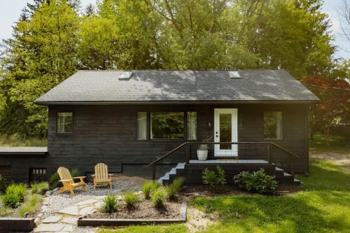 Stonebridge Hideaway - Enchanting 3 Bedroom Cabin in Kenoza Lake (NY)