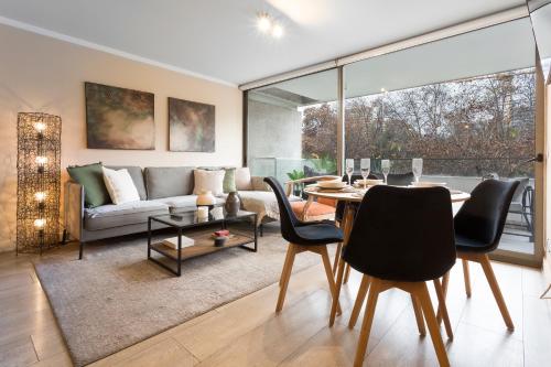 Apartamento en Las Condes frente a parque araucano, Con Calefacción