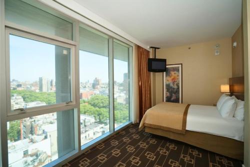 Wyndham Garden Chinatown Room Type - Executive Queen Room, High Floor