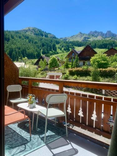Triplex 6 personnes Chalet au pied des pistes in Reallon