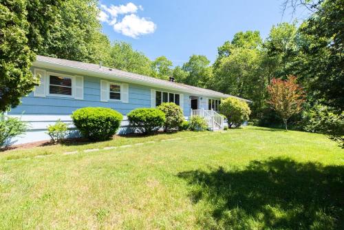 Adorable 3 Bedroom Beach House - Walking Distance - image 9