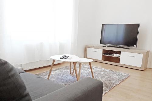 Top Central Rhapsody Residence - 4 rooms - Steps from Major Attractions, Budapest