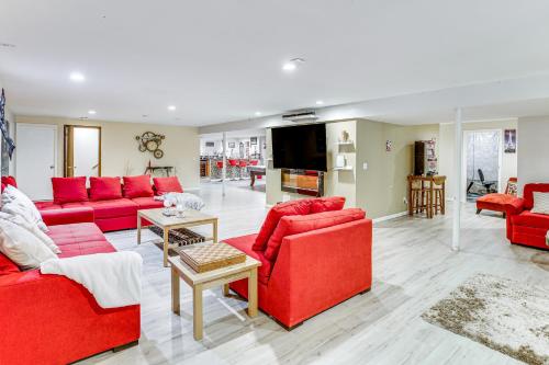 Gateway to St Louis: Group Getaway w/ Game Room in Florissant (MO)