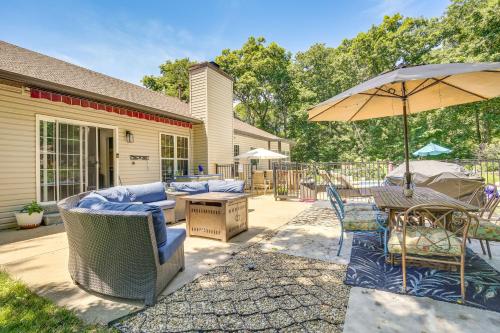 Gateway to St Louis: Group Getaway w/ Game Room in Florissant (MO)
