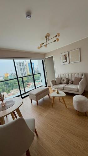 Modern apartment Bordering San Isidro View balcony