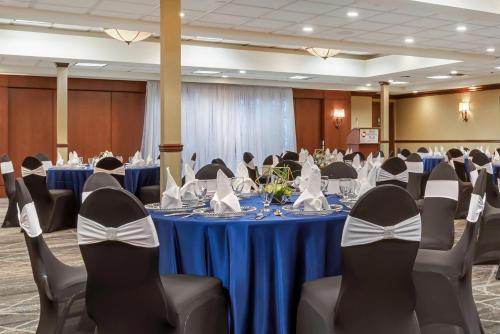 Best Western Plus Port O'Call Hotel - image 5