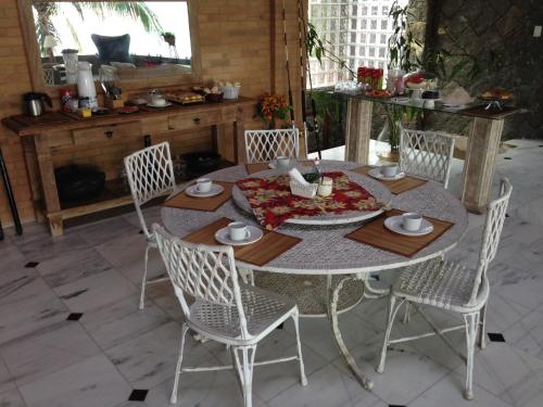 อาหารและเครื่องดื่ม, Suites na Casa da Praia in กัมบากวารา