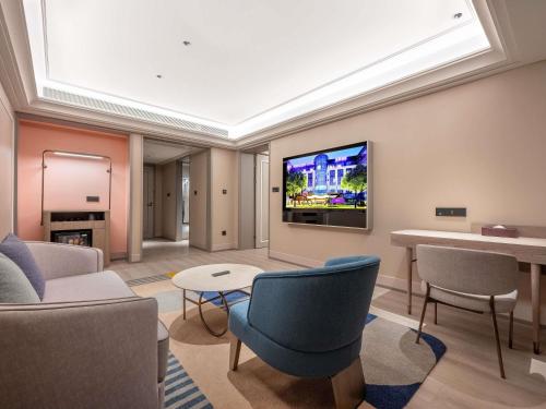 Suite, executive