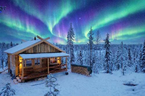 . Lapland Riverside Cabin, Äkäsjoki Hideaway - Riverview, Traditional Sauna, Avanto, WiFi, Ski, Ylläs