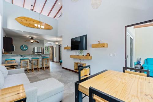 5 Min Walkable Beach, Pool, Relax & Slow Down in พอเทรโร่