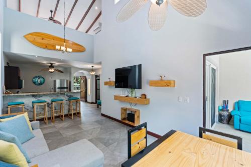 5 Min Walkable Beach, Pool, Relax & Slow Down in พอเทรโร่