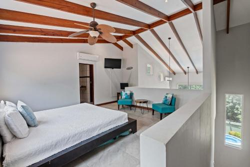 5 Min Walkable Beach, Pool, Relax & Slow Down in พอเทรโร่