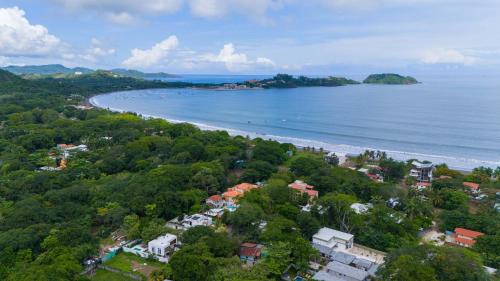 5 Min Walkable Beach, Pool, Relax & Slow Down in พอเทรโร่